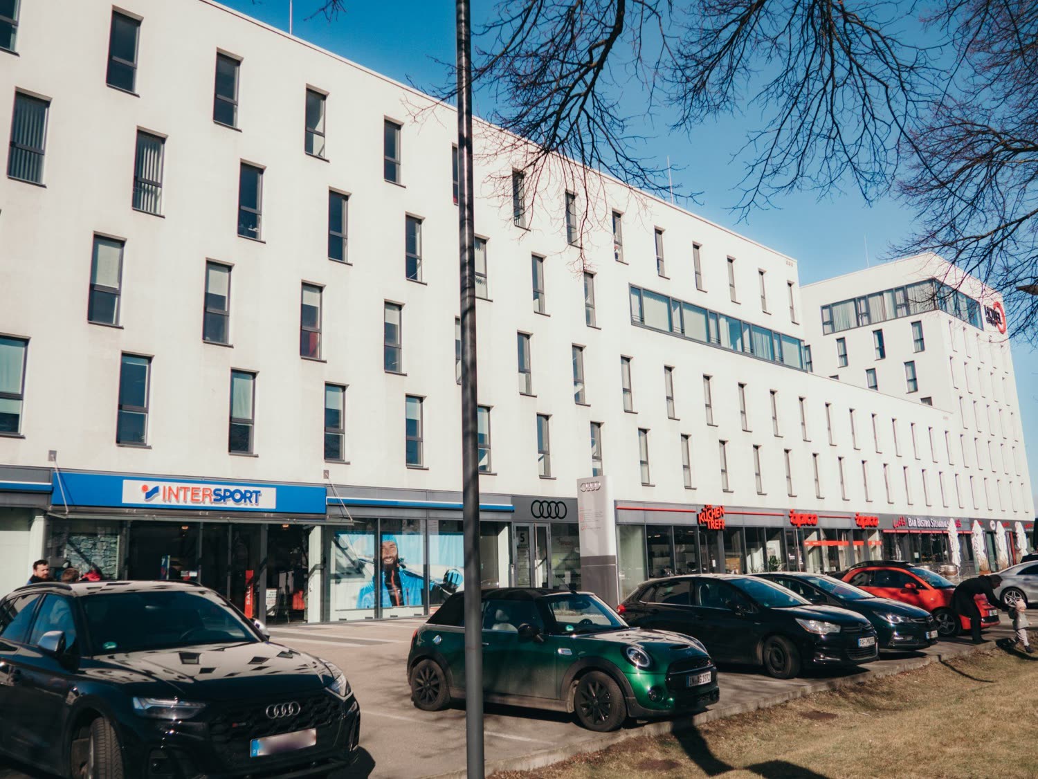 Gebäude des Therapiezentrums bei der Saturn Arena